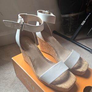 Xappeal White Wedge Sandals Size 9